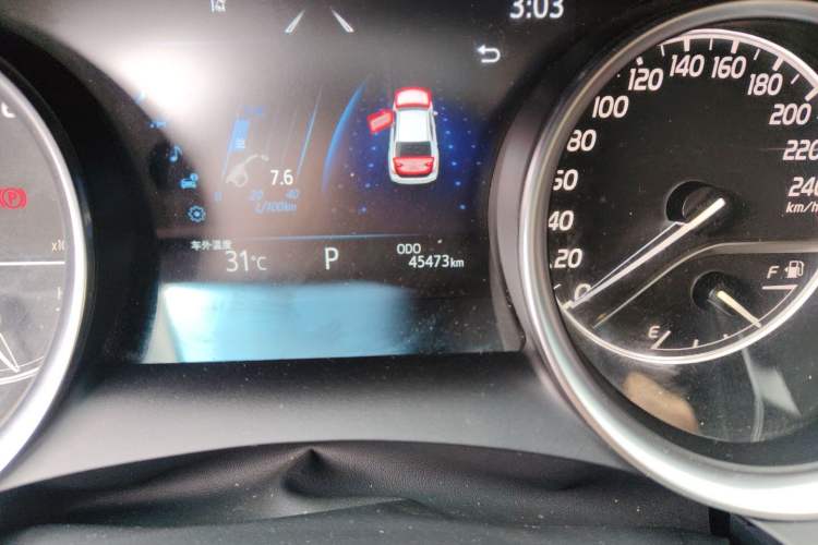 Used Toyota Camry 2023 2.0G Luxury Edition Odometer Close Up