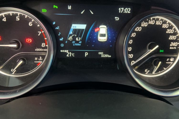 Used Toyota Camry 2023 2.0G Luxury Edition Odometer Close Up