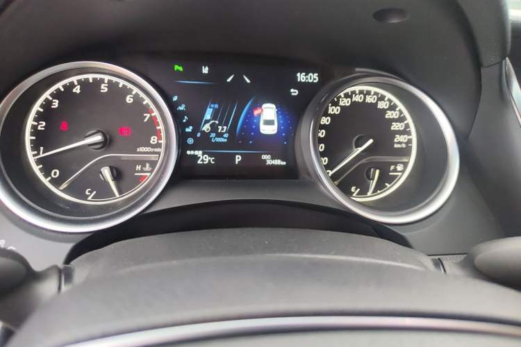 Used Toyota Camry 2023 2.0G Luxury Edition Odometer Close Up