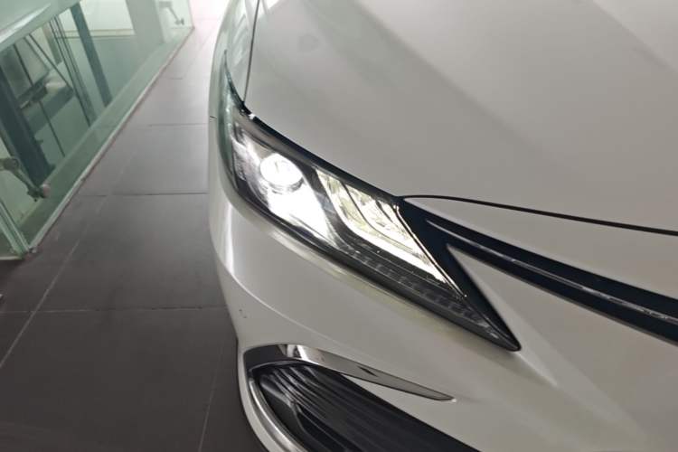 Used Toyota Camry 2023 2.5G Luxury Edition Right Front Headlight