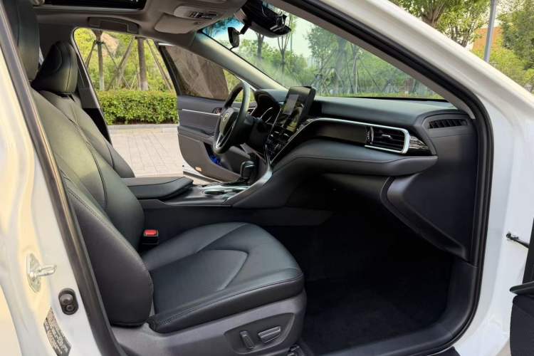 Used Toyota Camry 2023 2.0G Luxury Edition Right Front Seat