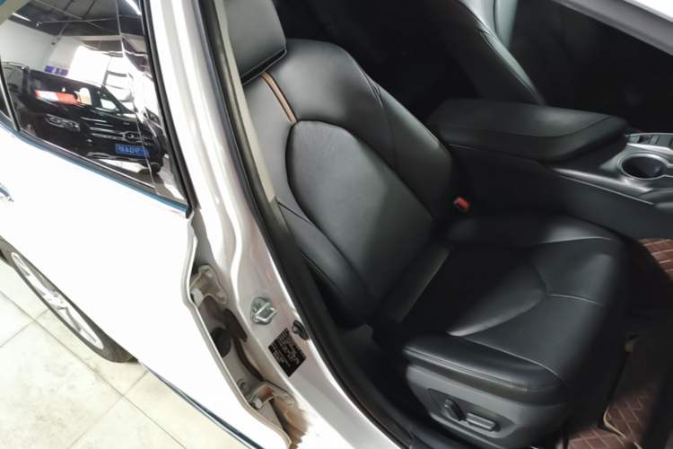 Used Toyota Camry 2023 2.0G Luxury Edition Right Front Seat