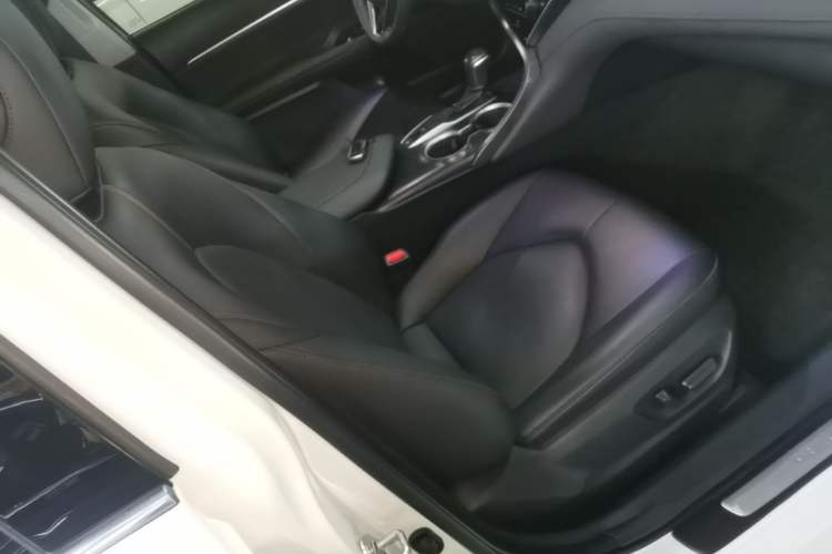 Used Toyota Camry 2023 2.0G Luxury Edition Right Front Seat