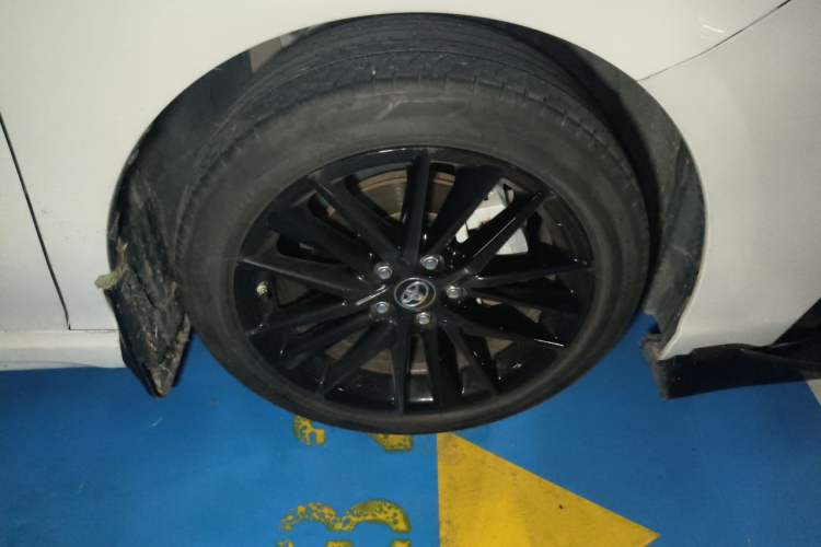 Used Toyota Camry 2023 2.0S Knight Edition Right Front Wheel Hub