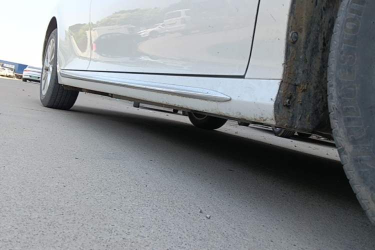 Used Toyota Camry 2023 2.0G Luxury Edition Right Side Sill
