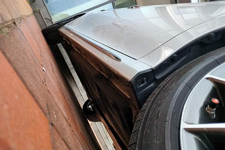 Used Toyota Camry 2023 Dual-Motor 2.5HG Luxury Edition Right Side Sill