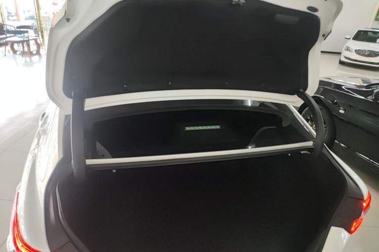 Used Toyota Camry 2023 2.0G Luxury Edition Trunk