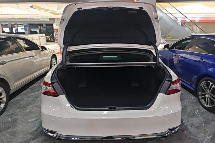 Used Toyota Camry 2023 2.0G Luxury Edition Trunk