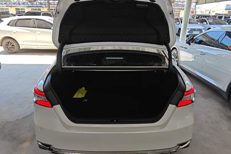 Used Toyota Camry 2023 2.0G Luxury Edition Trunk