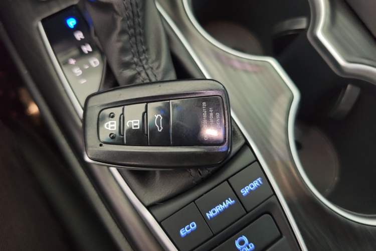 Used Toyota Camry 2023 2.5G Luxury Edition Vehicle Key