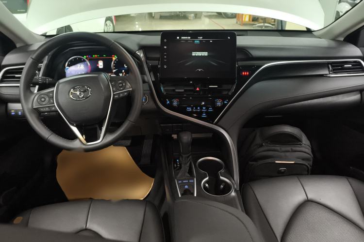 Used Toyota Camry 2023 2.5G Luxury Edition Center Console
