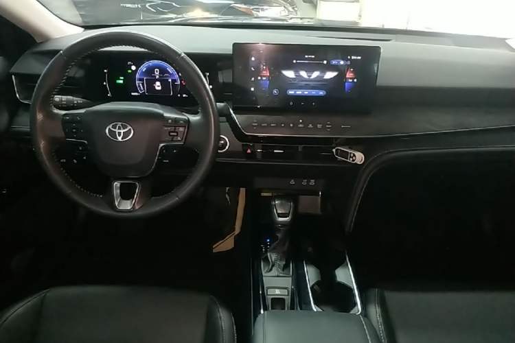 Used Toyota Camry 2024 Dual-Motor 2.0 HGVP Luxury Edition Audio And AC Panel