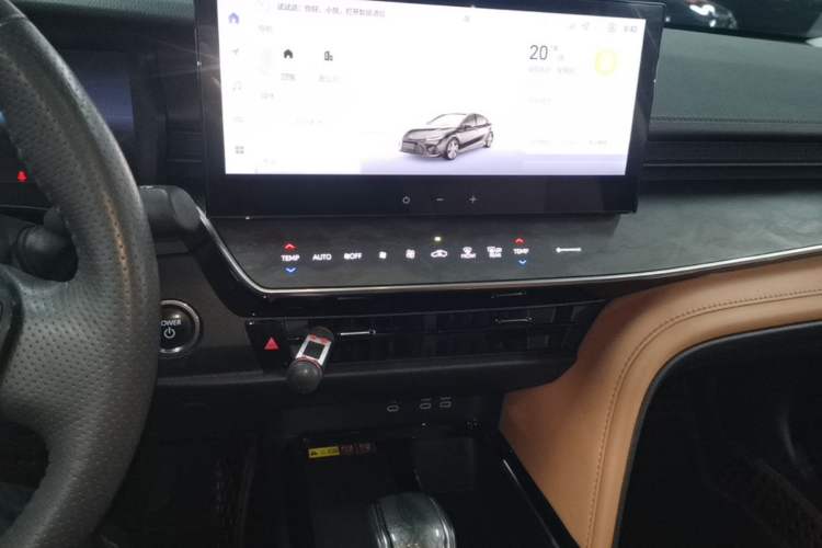 Used Toyota Camry 2024 Dual-Motor 2.0 HG Premium Edition Audio And AC Panel