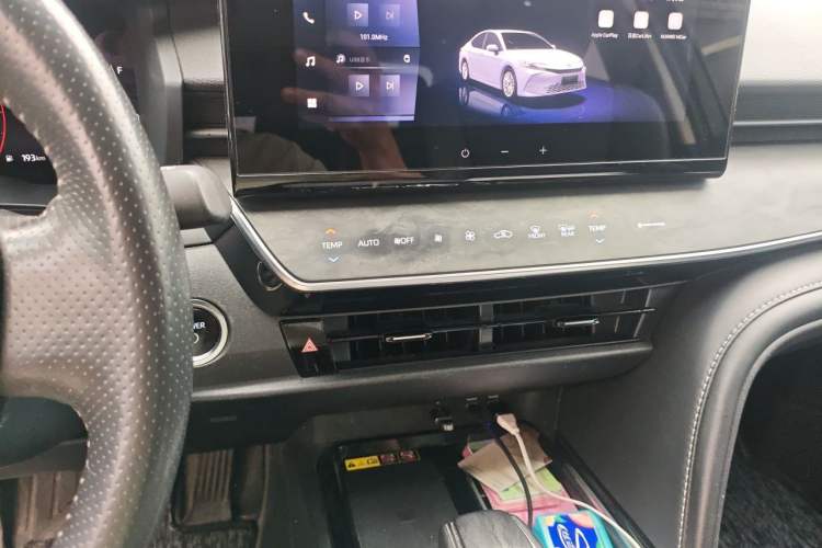 Used Toyota Camry 2024 Dual-Motor 2.0 HGVP Luxury Edition Audio And AC Panel