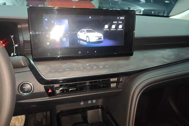 Used Toyota Camry 2024 Dual-Motor 2.0 HE Elite Edition Audio And AC Panel