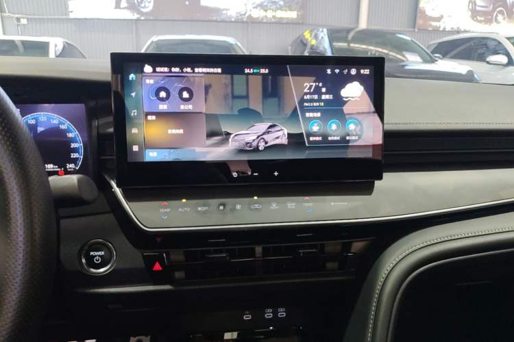 Used Toyota Camry 2024 Dual-Motor 2.0HS Sport Edition Audio And AC Panel