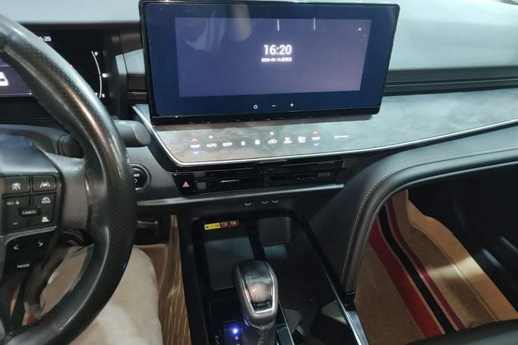 Used Toyota Camry 2024 Dual-Motor 2.0 HGVP Luxury Edition Audio And AC Panel
