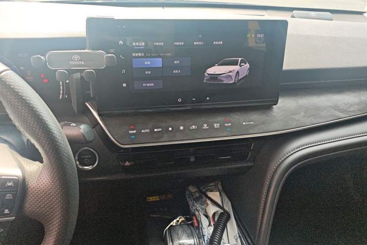 Used Toyota Camry 2024 Dual-Motor 2.0 HGVP Luxury Edition Audio And AC Panel
