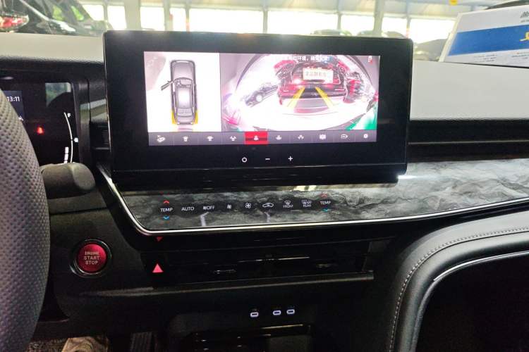 Used Toyota Camry 2024 Dual-Motor 2.0 HE Elite Edition Audio And AC Panel