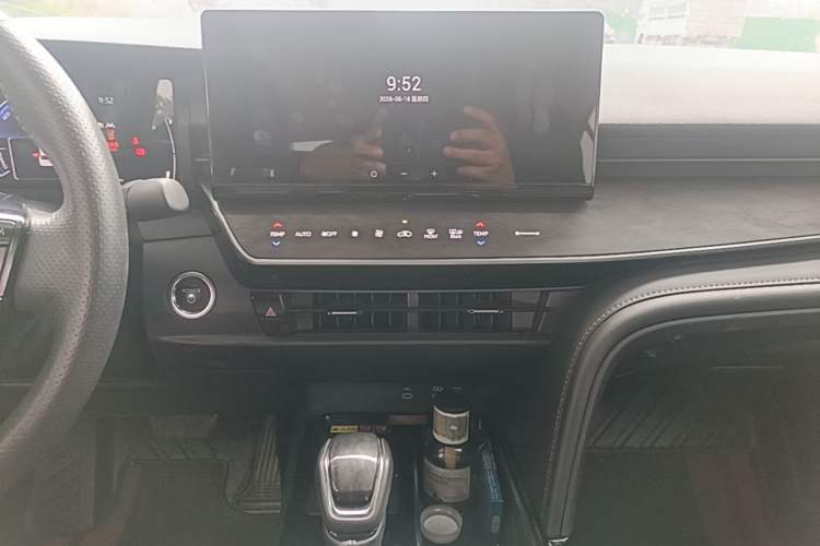 Used Toyota Camry 2024 Dual-Motor 2.0 HGVP Luxury Edition Audio And AC Panel
