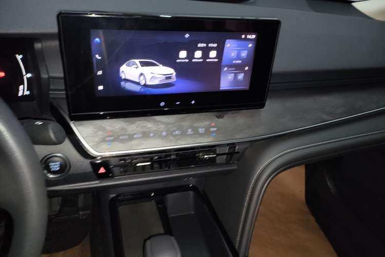 Used Toyota Camry 2024 2.0E Elite Edition Audio And AC Panel