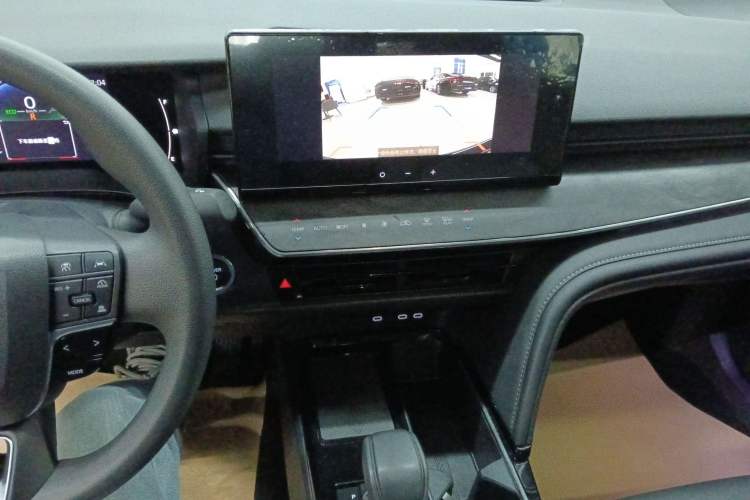 Used Toyota Camry 2024 Dual-Motor 2.0 HE Elite Edition Audio And AC Panel