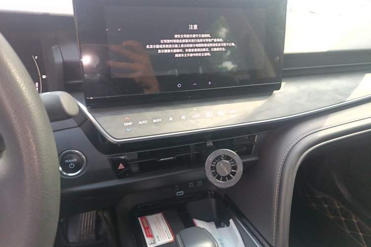 Used Toyota Camry 2024 Dual-Motor 2.0 HE Elite Edition Audio And AC Panel
