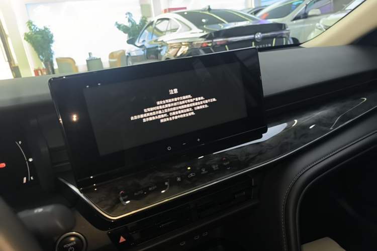 Used Toyota Camry 2024 Dual-Motor 2.0 HE Elite Edition Audio And AC Panel