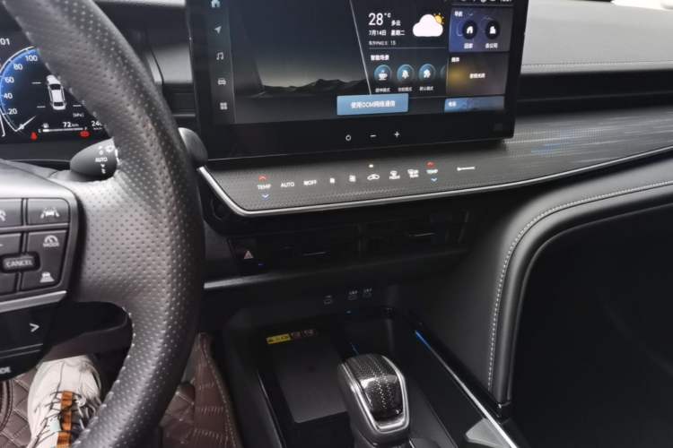Used Toyota Camry 2024 Dual-Motor 2.5HQ Flagship Edition Audio And AC Panel