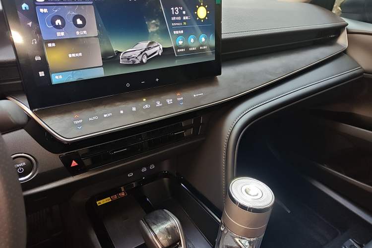 Used Toyota Camry 2024 Dual-Engine 2.5HG Prestige Edition Audio And AC Panel