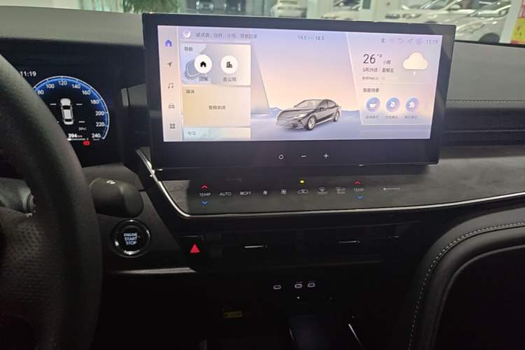 Used Toyota Camry 2024 2.0G Prestige Edition Audio And AC Panel