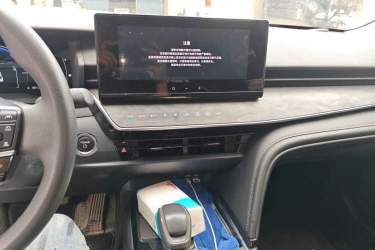 Used Toyota Camry 2024 Dual-Motor 2.0 HE Elite Edition Audio And AC Panel