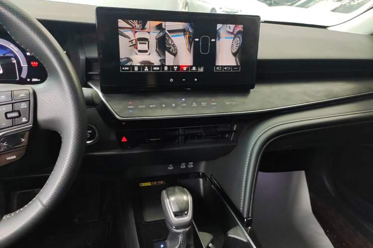Used Toyota Camry 2024 Dual-Motor 2.0 HGVP Luxury Edition Audio And AC Panel