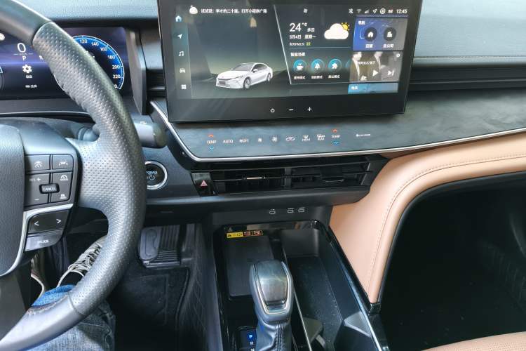 Used Toyota Camry 2024 Dual-Motor 2.0 HG Premium Edition Audio And AC Panel