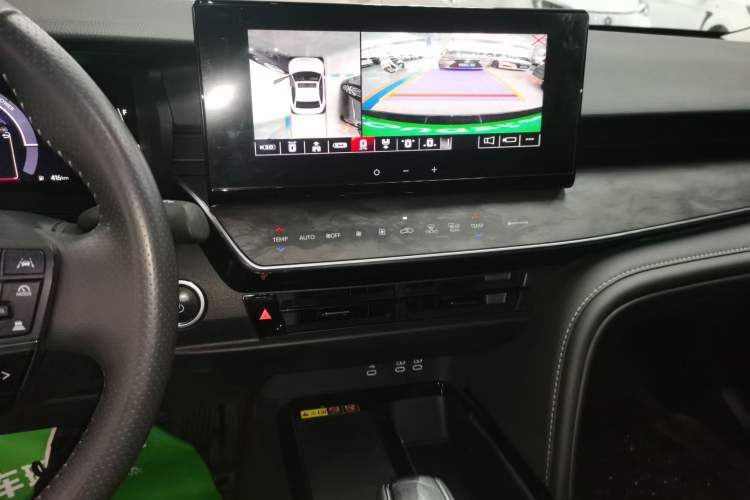 Used Toyota Camry 2024 Dual-Motor 2.0 HGVP Luxury Edition Audio And AC Panel