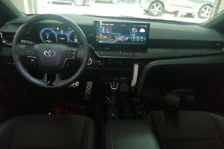 Used Toyota Camry 2024 Dual-Motor 2.0HS Sport Edition Center Console