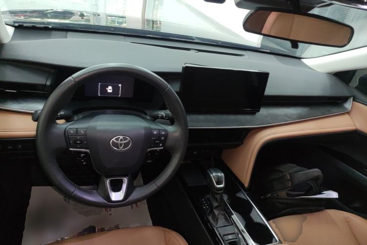 Used Toyota Camry 2024 2.0 GVP Luxury Edition Center Console
