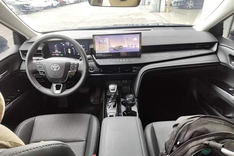 Used Toyota Camry 2024 Dual-Engine 2.5HG Prestige Edition Center Console