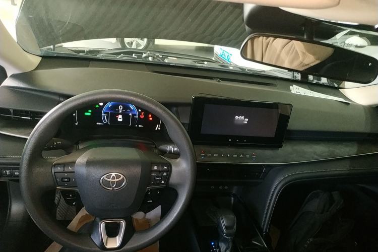 Used Toyota Camry 2024 Dual-Motor 2.0 HE Elite Edition Center Console