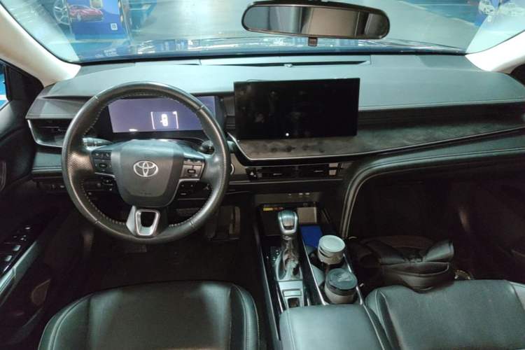 Used Toyota Camry 2024 2.0G Prestige Edition Center Console