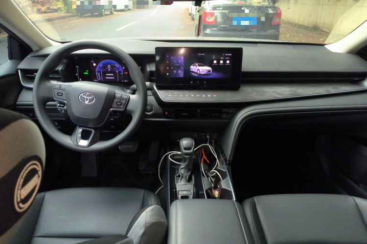 Used Toyota Camry 2024 Dual-Motor 2.0 HE Elite Edition Center Console