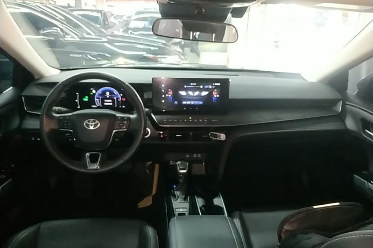 Used Toyota Camry 2024 Dual-Motor 2.0 HGVP Luxury Edition Center Console