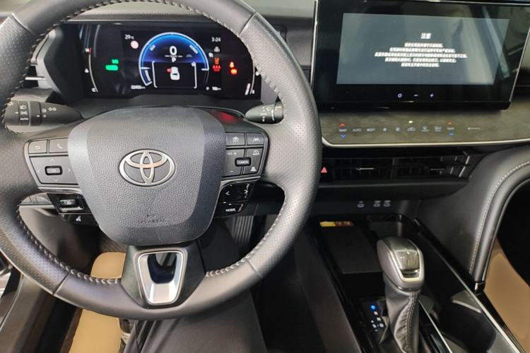 Used Toyota Camry 2024 Dual-Motor 2.0 HGVP Luxury Edition Center Console