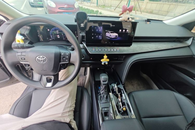 Used Toyota Camry 2024 2.0E Elite Edition Center Console