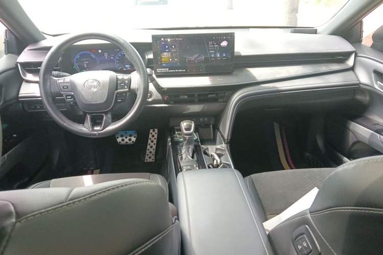 Used Toyota Camry 2024 Dual-Motor 2.0 HXS Sport Plus Edition Center Console
