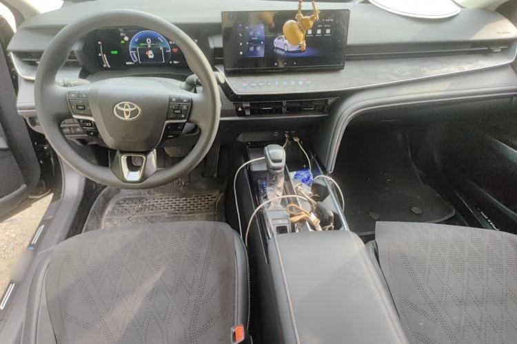 Used Toyota Camry 2024 Dual-Motor 2.0 HE Elite Edition Center Console