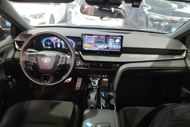 Used Toyota Camry 2024 Dual-Motor 2.0HS Sport Edition Center Console