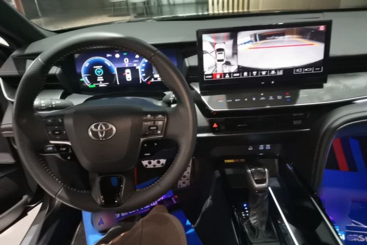 Used Toyota Camry 2024 Dual-Motor 2.0HS Sport Edition Center Console