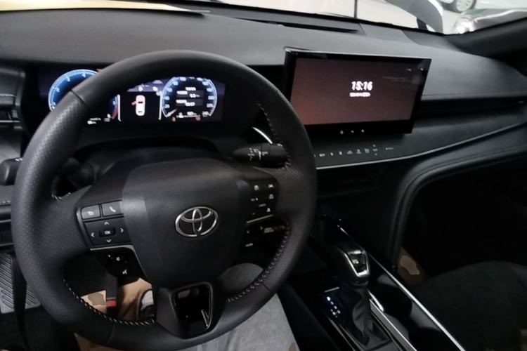 Used Toyota Camry 2024 2.0S Sport Edition Center Console