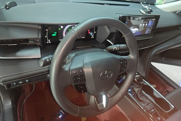 Used Toyota Camry 2024 Dual-Motor 2.0 HE Elite Edition Center Console